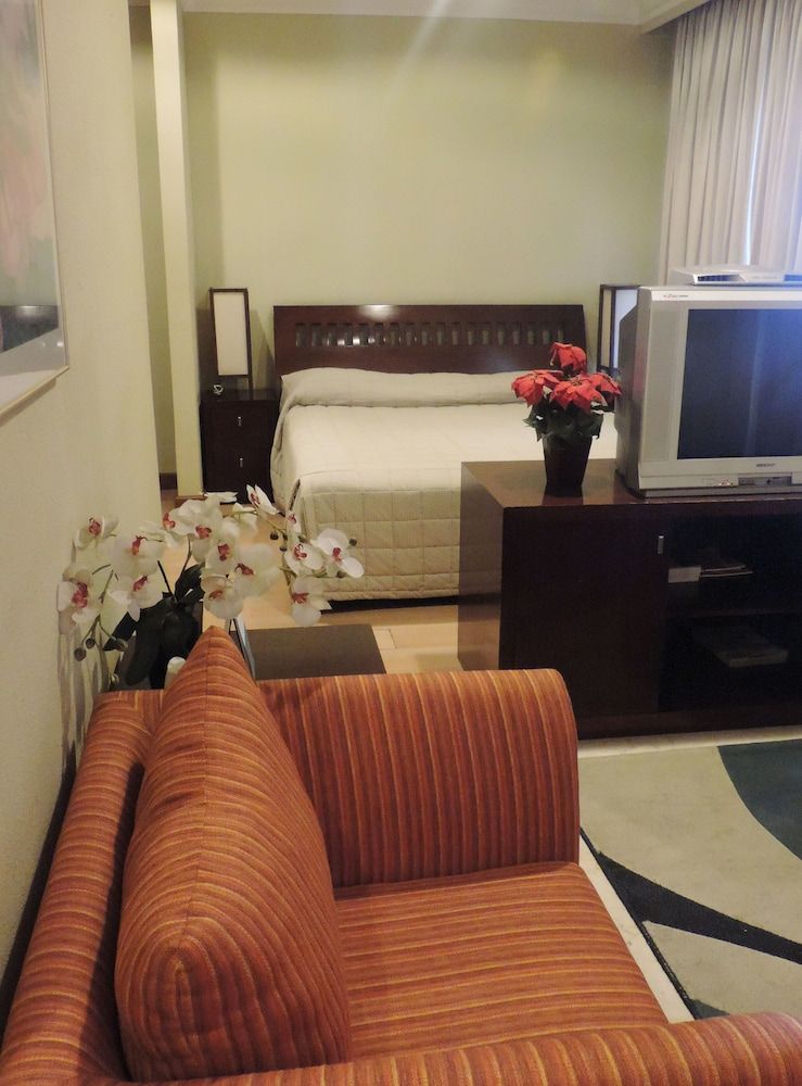 undefined Roosseno Plaza 4