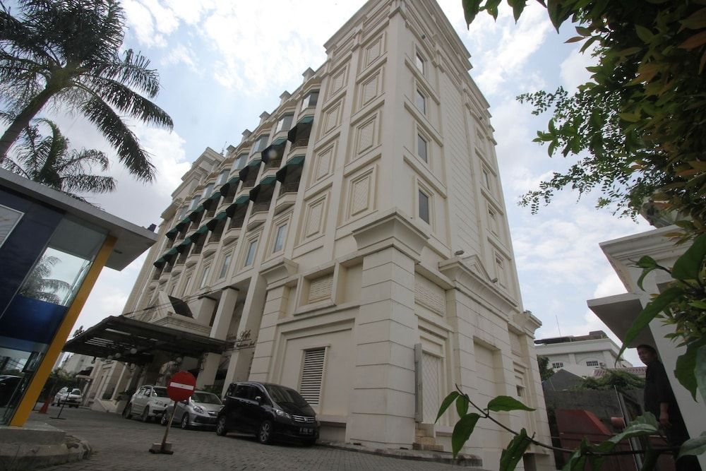 undefined Toeti Roosseno Plaza 4