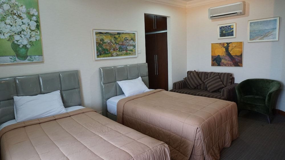 Toeti Roosseno Plaza Deluxe Double or Twin Room