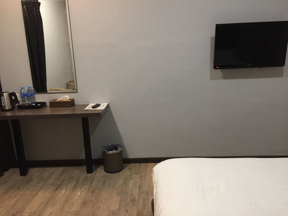 undefined Eatern Hotel 7