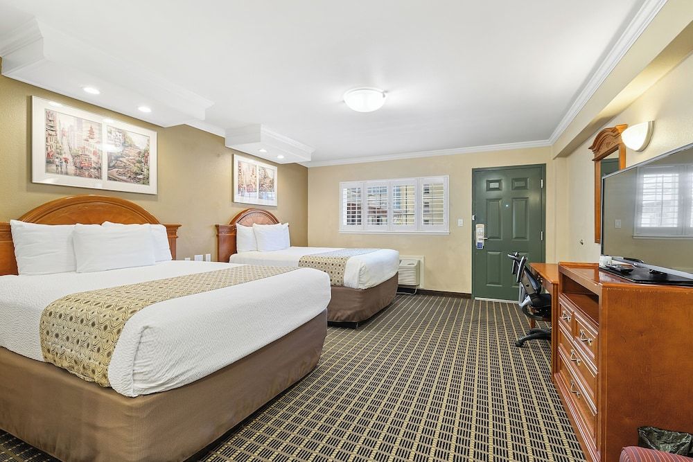 Alexis Park Hotel Standard Double Room, 2 Double Beds 2