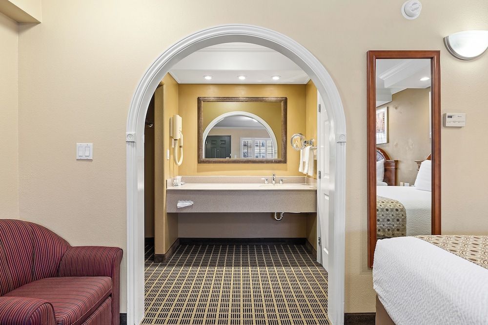 Alexis Park Hotel Standard Double Room, 2 Double Beds 9