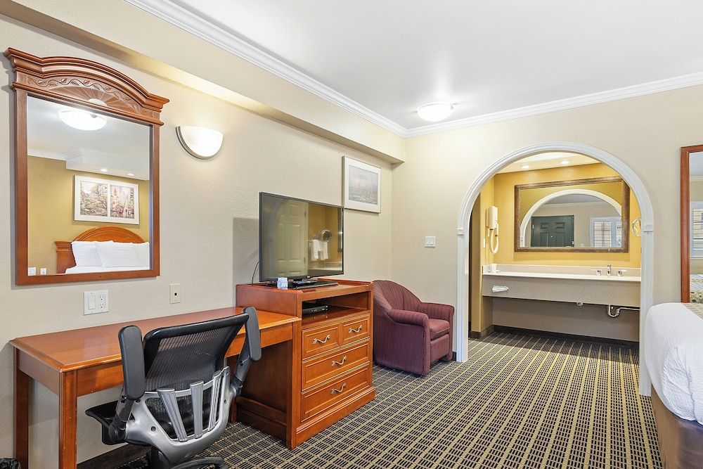 Alexis Park Hotel Standard Double Room, 2 Double Beds 11