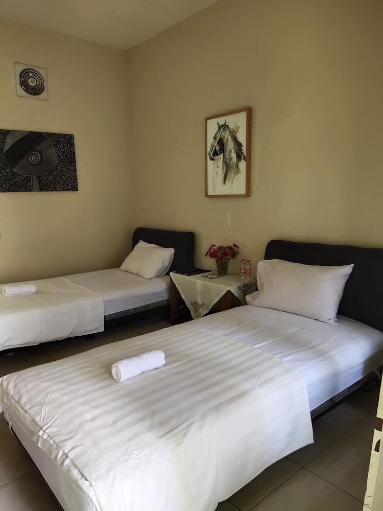 Mettaloka Guest House and Art Space Standard Twin Room, 2 Twin Beds, Non Smoking, Garden View 3