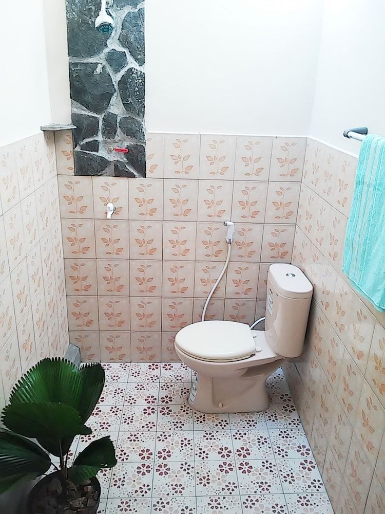 Mettaloka Guest House and Art Space Standard Twin Room, 2 Twin Beds, Non Smoking, Garden View 5