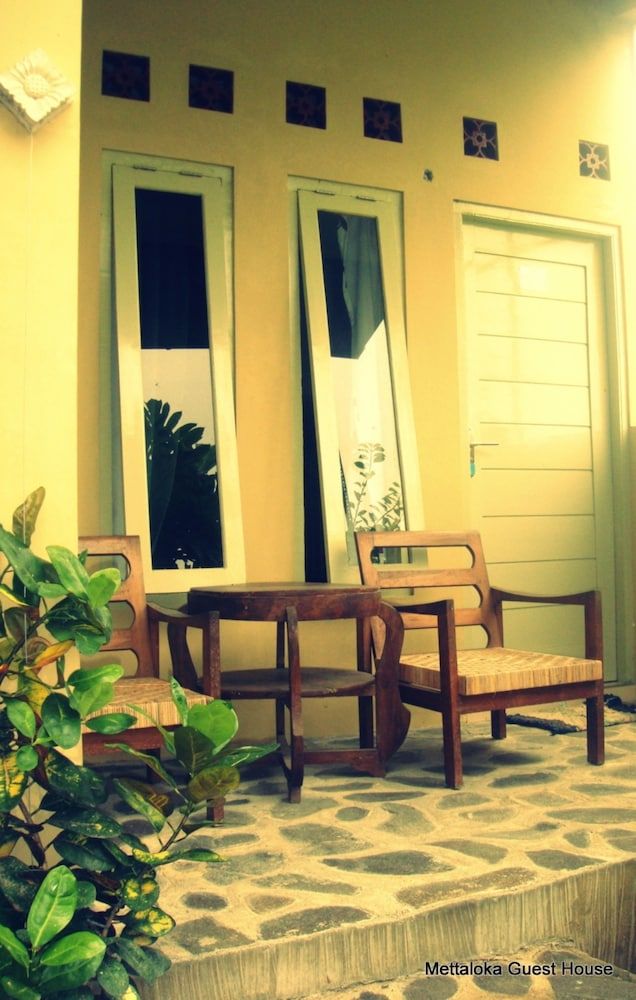 Mettaloka Guest House and Art Space Standard Triple Room, Garden View 2