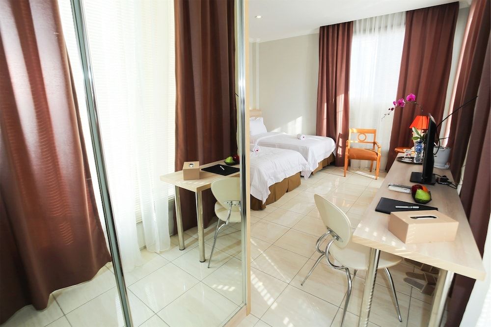 undefined Topaz Residence 7