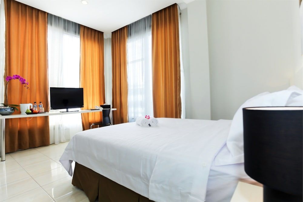 Topaz Residence Deluxe Room 2