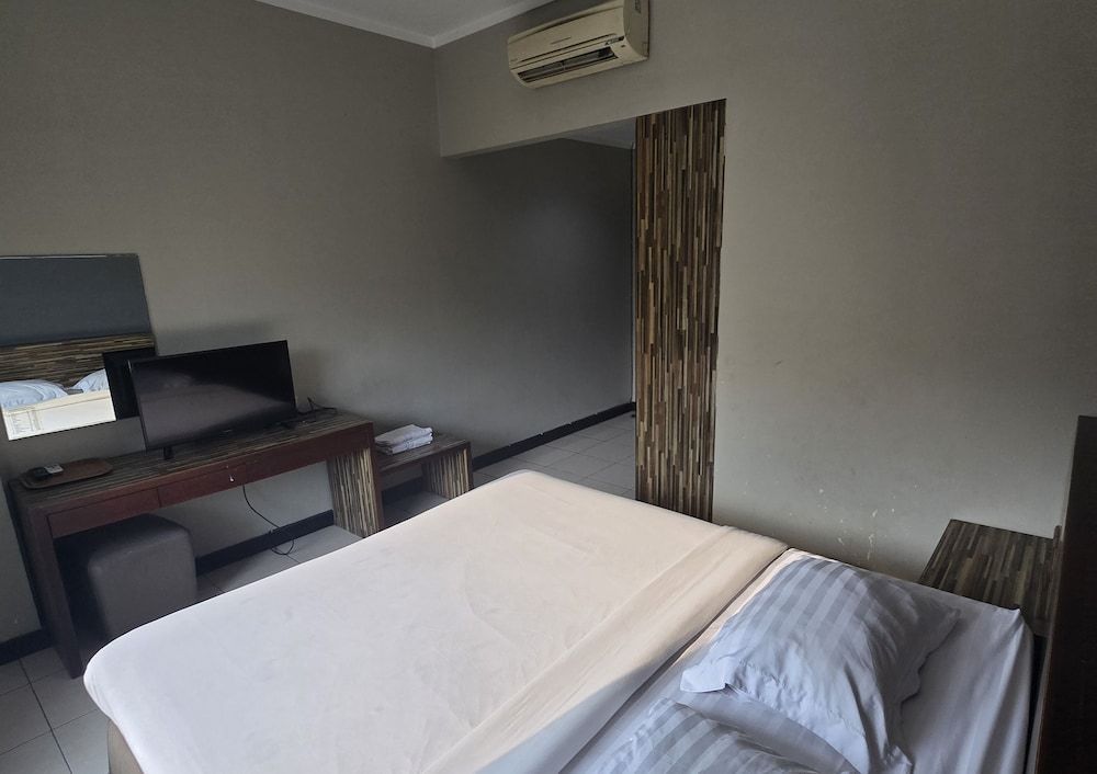 N2 Hotel Gunung Sahari Superior Room 7