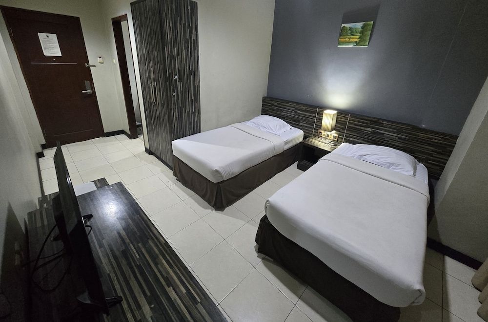 N2 Hotel Gunung Sahari Superior Room 8