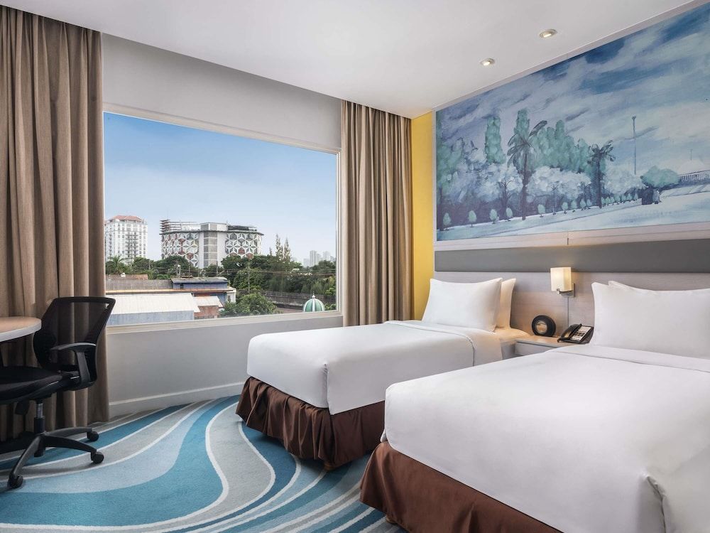 undefined Mercure Jakarta Cikini 4