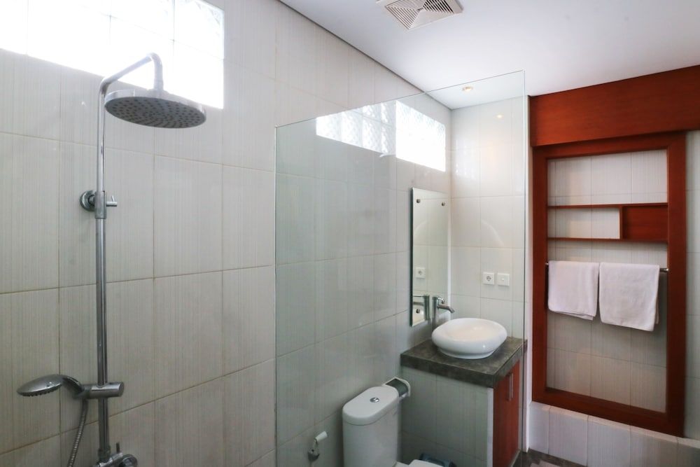 Kondra Premiere Guest House Kuta Superior Double or Twin Room 8