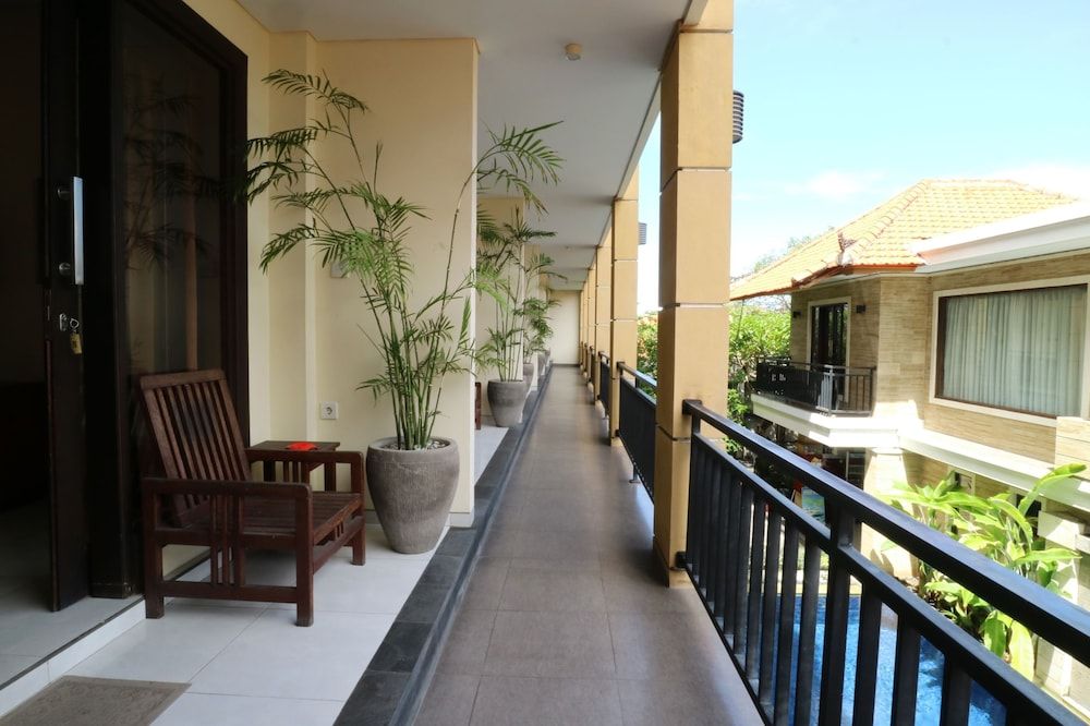 Kondra Premiere Guest House Kuta Superior Double or Twin Room 6