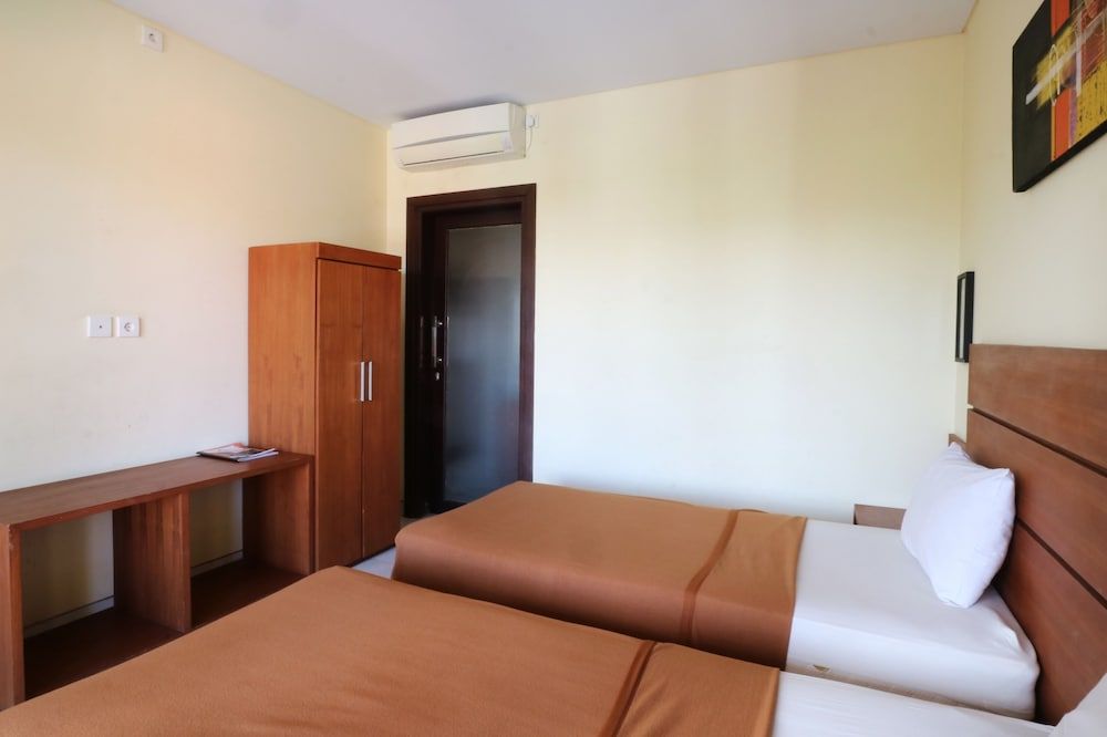 Kondra Premiere Guest House Kuta Superior Double or Twin Room 3
