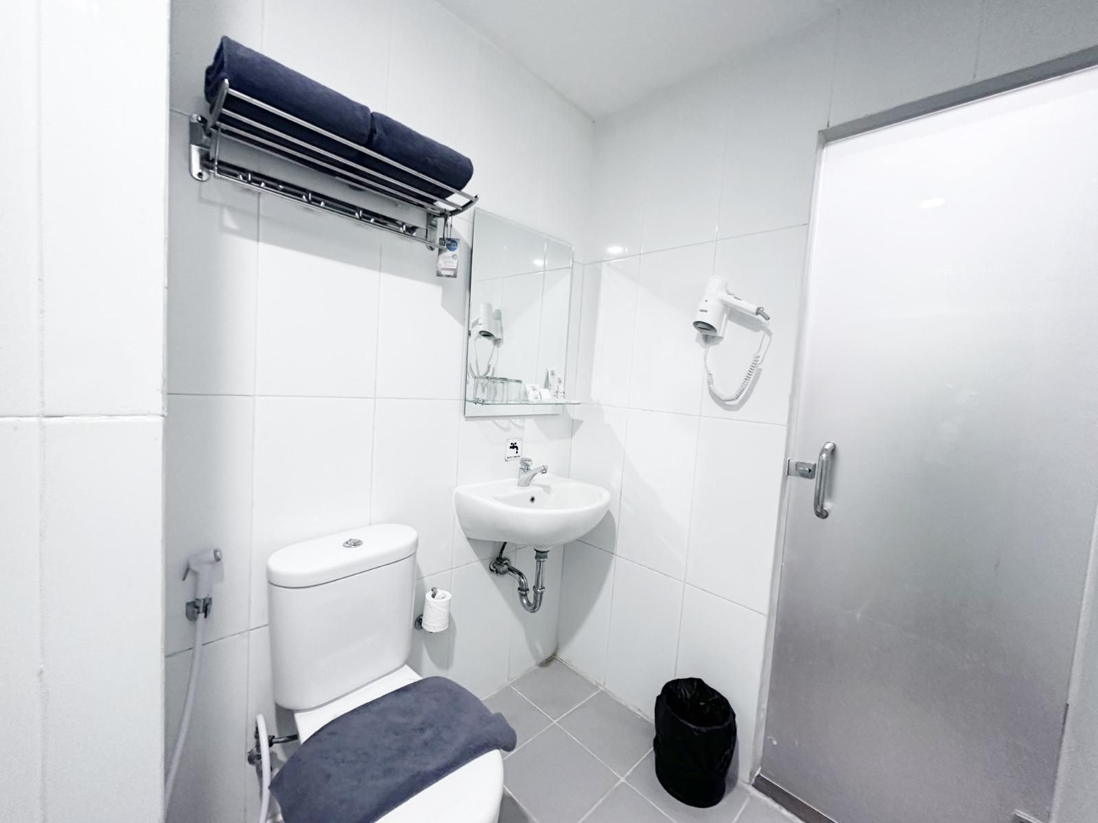 undefined Hotel 88 Mangga Besar 62 by WH 9