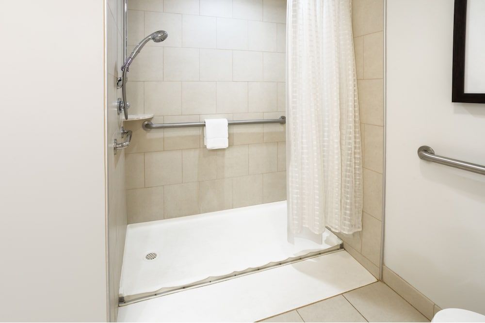 Room, 2 Queen Beds, Accessible (Shower)
