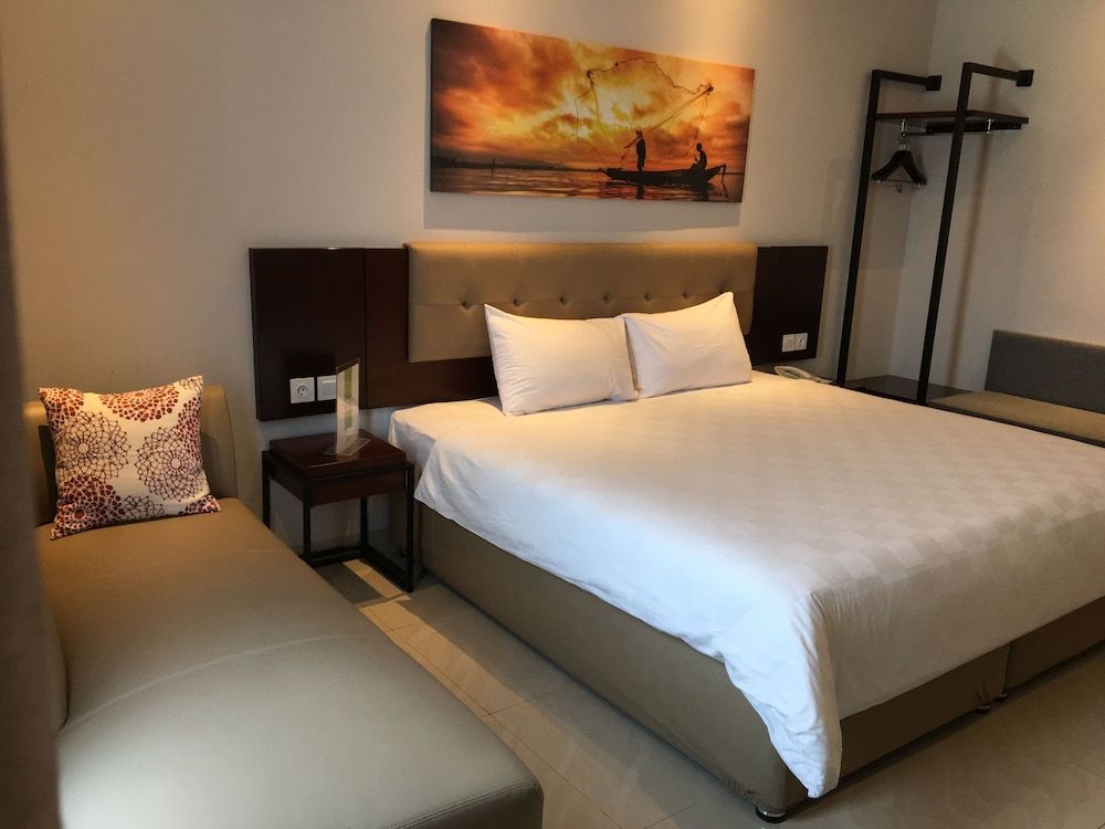 Hotel PrimeBiz Tegal Deluxe Double Room