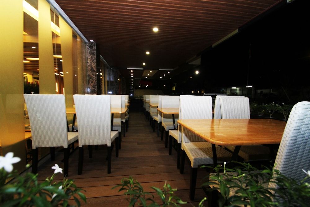 undefined The L Hotel Entertainment 10