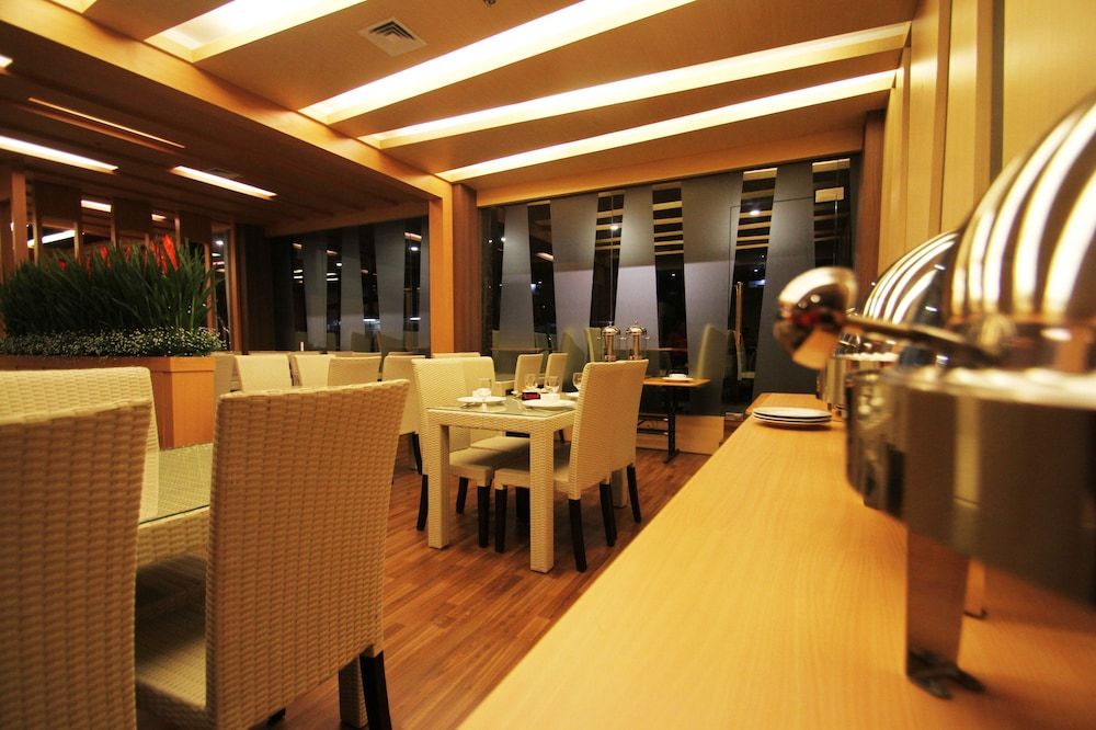 undefined The L Hotel Entertainment 9