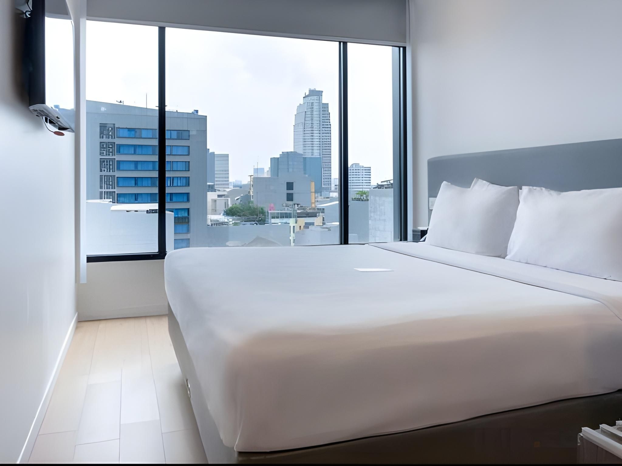 Juno Skyline View Room
