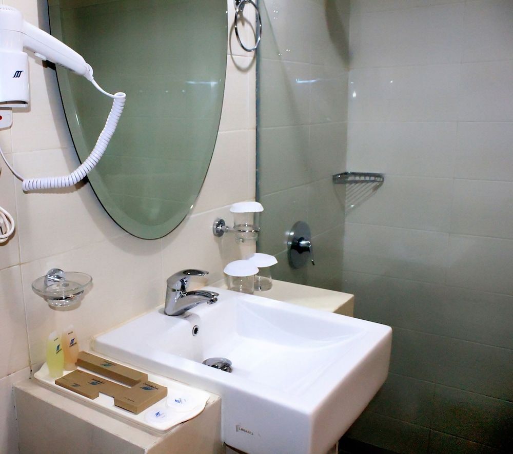 Marina Mamberamo Hotel Deluxe Twin Room, 2 Twin Beds 2