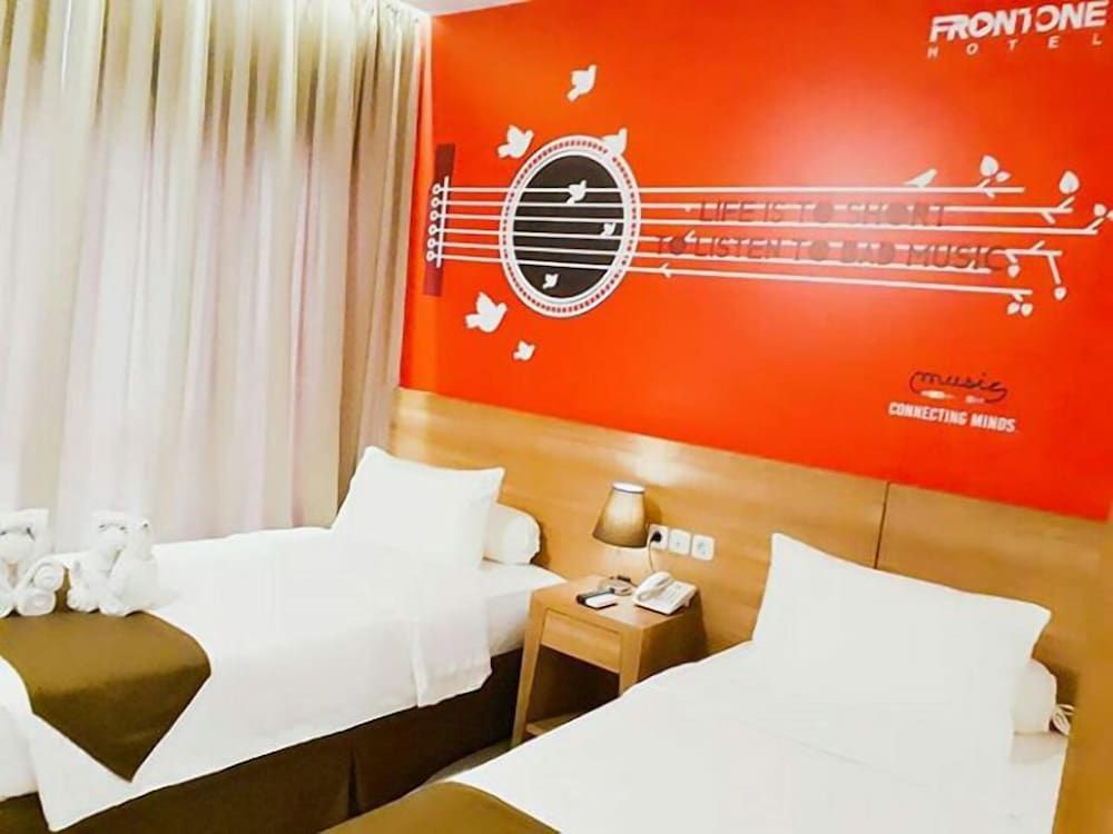 Front One Hotel Pamekasan Madura Design Studio, 2 Twin Beds