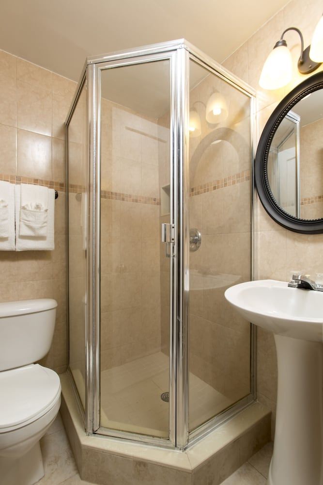 Garden Hotel Miami Airport, Trademark Collection by Wyndham Room, 1 Queen Bed, Non Smoking 5