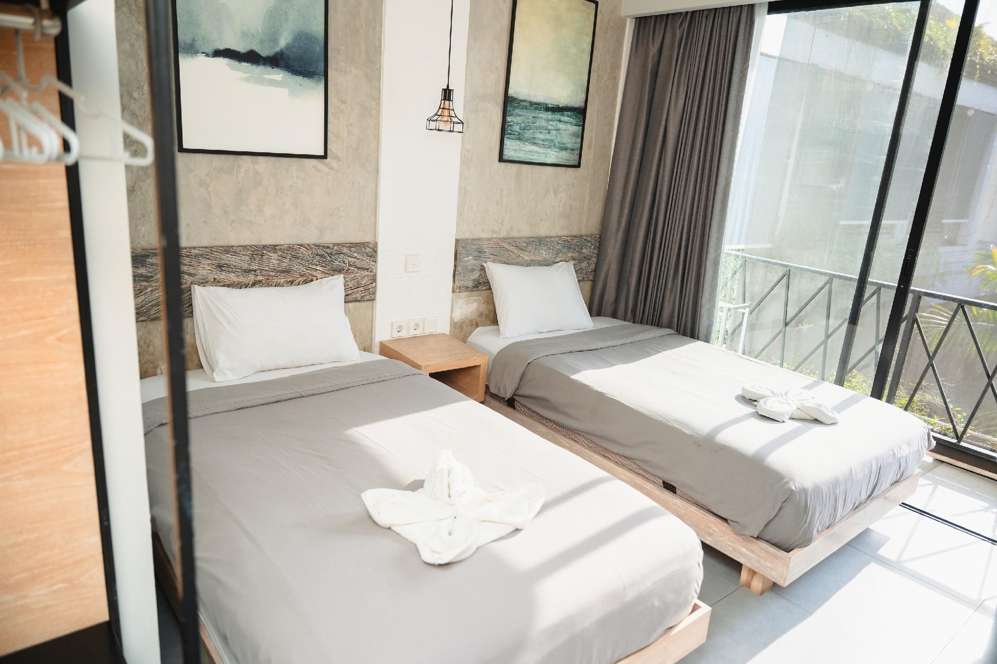 Superior Twin Pool View