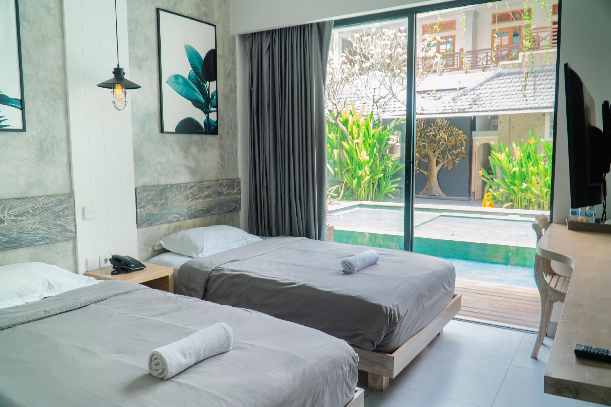 Deluxe Twin Pool Access