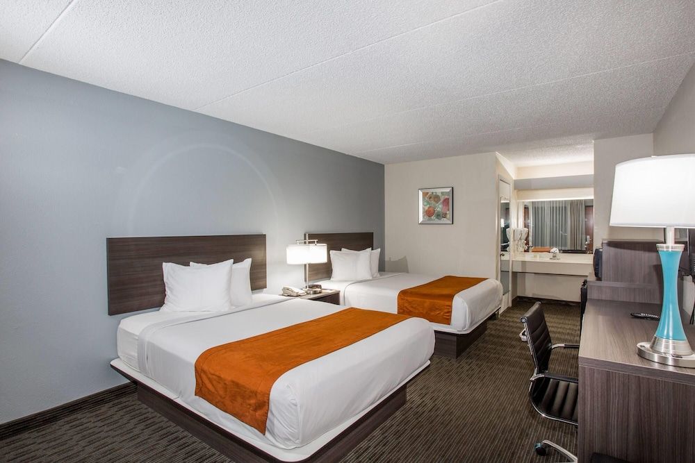 undefined Days Inn & Suites by Wyndham Orlando Airport 2