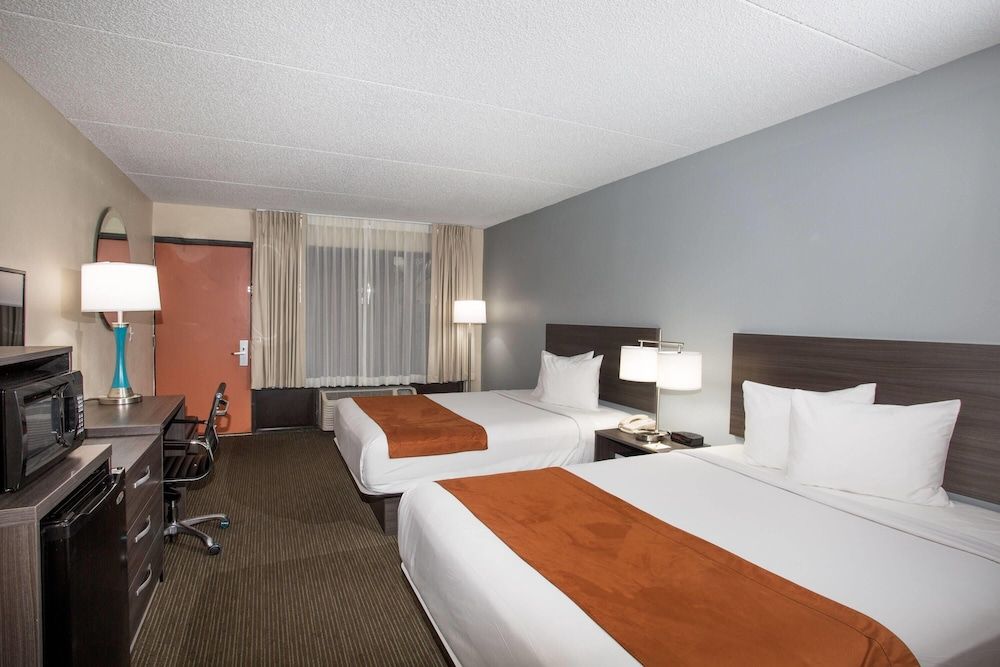 undefined Days Inn & Suites by Wyndham Orlando Airport 3