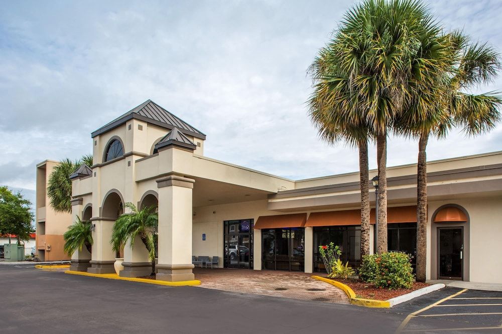 undefined Days Inn & Suites by Wyndham Orlando Airport 6
