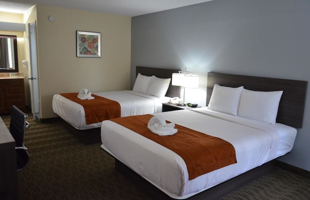 Days Inn & Suites by Wyndham Orlando Airport Room, 2 Queen Beds, Non Smoking (Exterior Corridor)