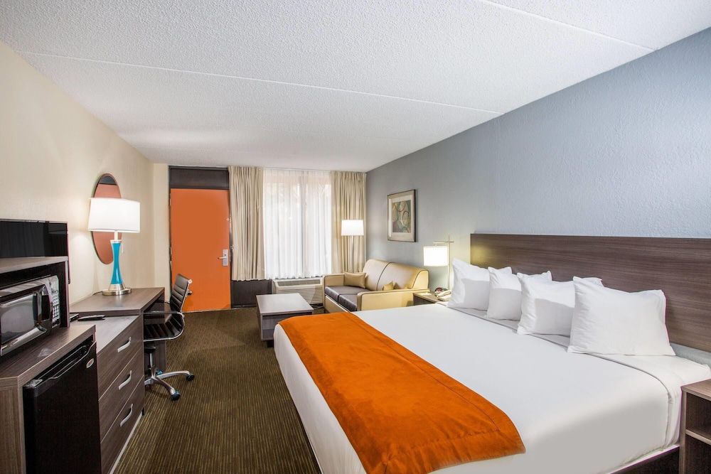 undefined Days Inn & Suites by Wyndham Orlando Airport