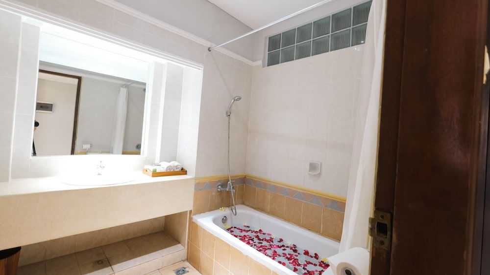 Fourteen Roses Beach Hotel Deluxe Room, Pool View 18