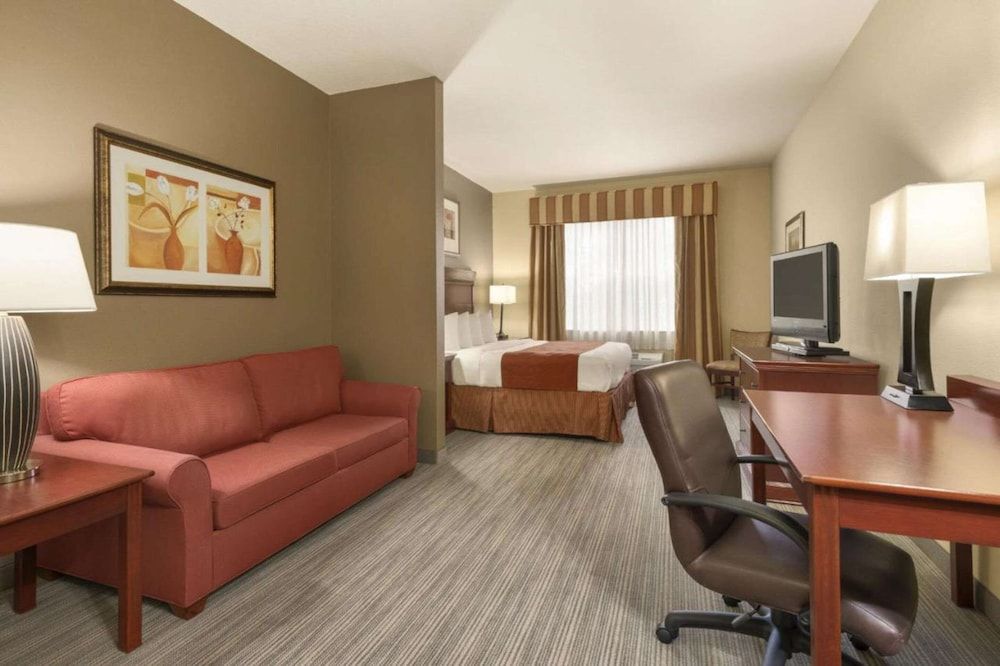 Seffner Inn and Suites Standard Room, 1 King Bed, Non Smoking 5