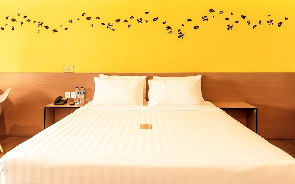 Yellow Bee Tangerang Superior King 3