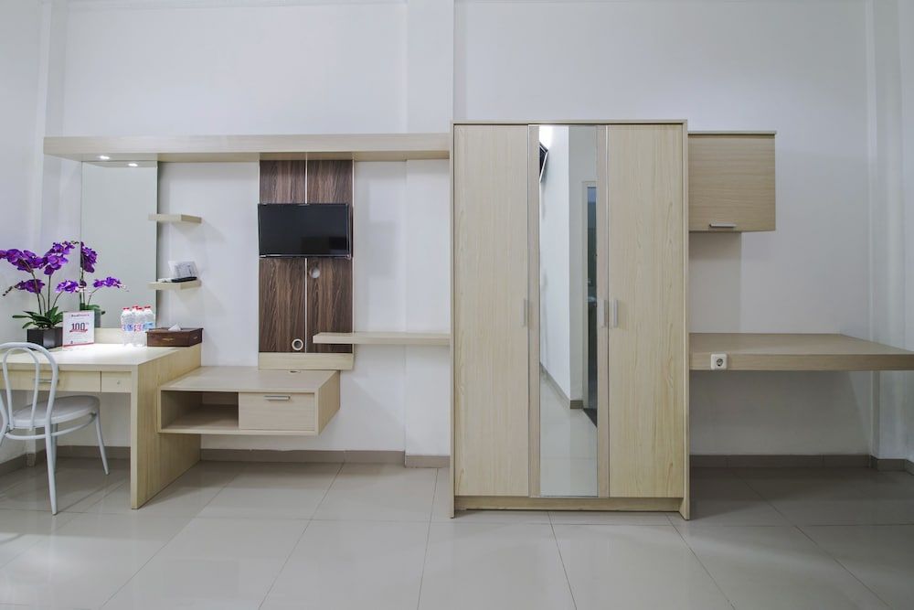 RedDoorz @ Jatiwaringin Double Room 7