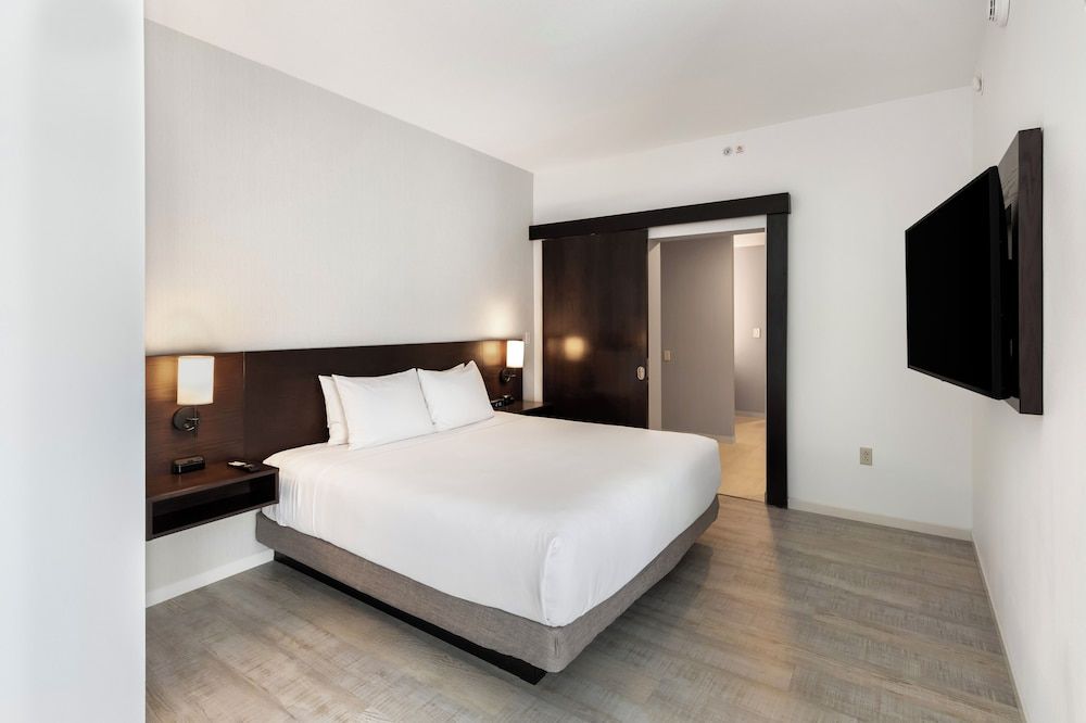 Suite, 1 King Bed