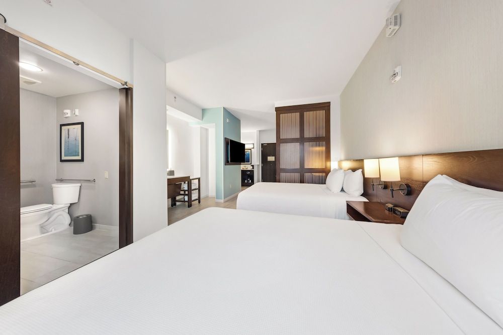 Room, 2 Queen Beds, Accessible (Shower)
