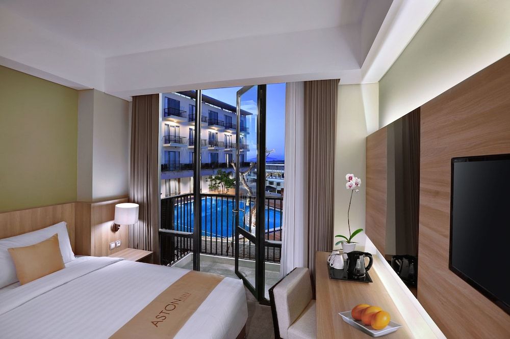 Aston Inn Mataram Superior Room with Pool View 2