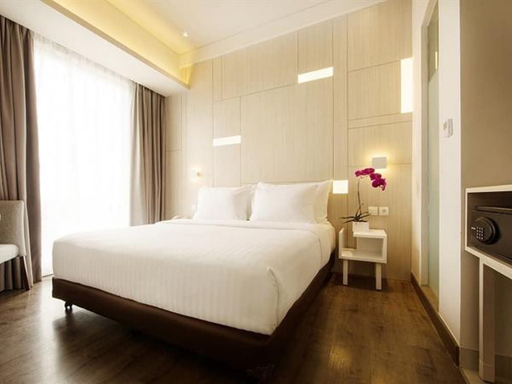 Swiss-belinn Cikarang Deluxe Double Room 2