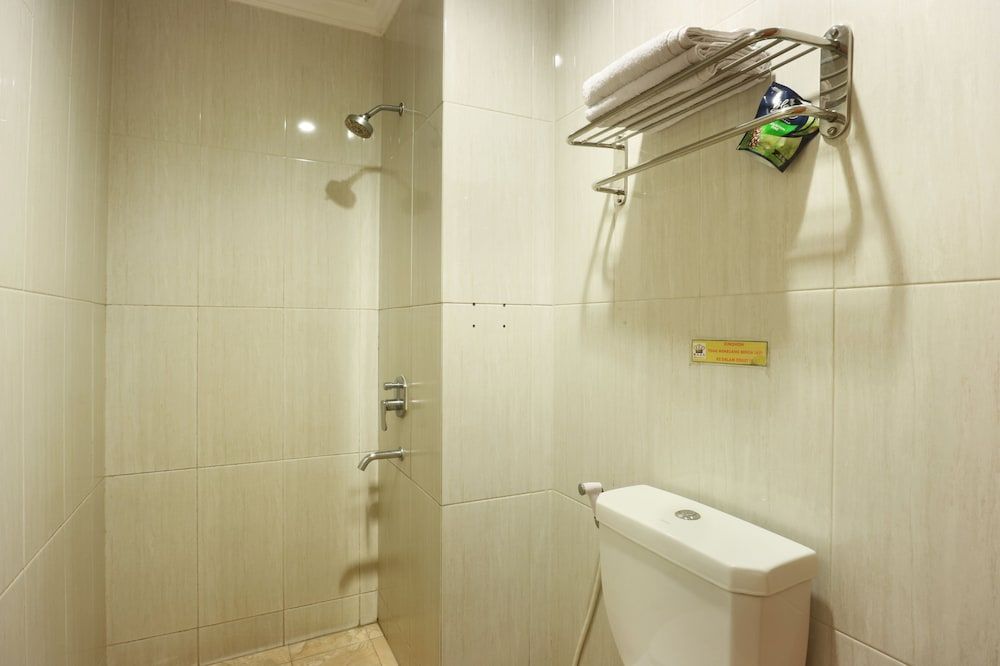 Raja Residence Standard Twin Room 8