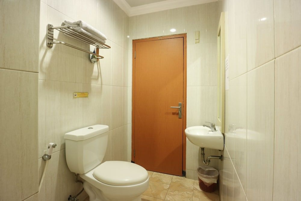Raja Residence Standard Twin Room 7
