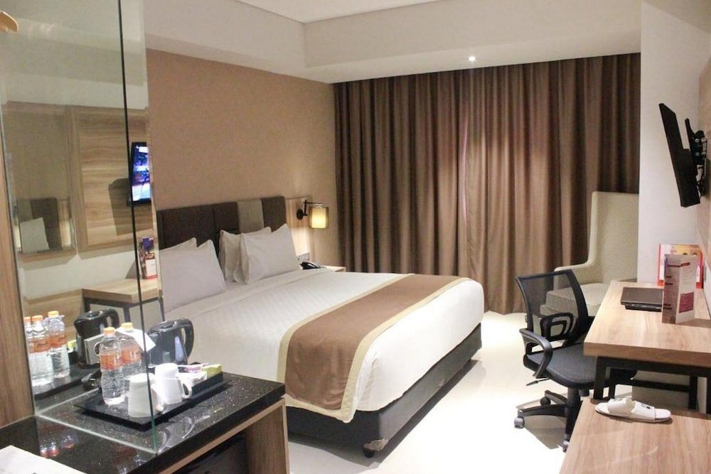 Swiss-Belinn Karawang Superior Room, 1 Queen Bed