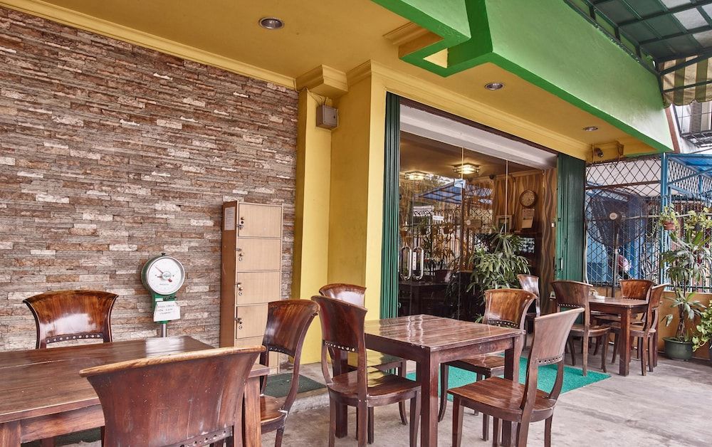 undefined Twins Hotel Manggadua 6