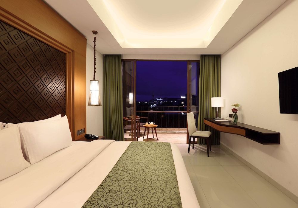 Golden Tulip Jineng Resort Bali Deluxe Room, 1 Queen Bed, City View 9