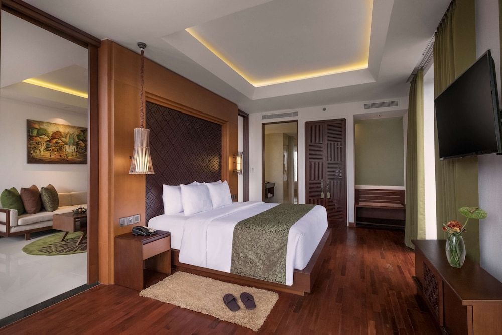 Golden Tulip Jineng Resort Bali Deluxe Room, 1 Queen Bed, City View 6
