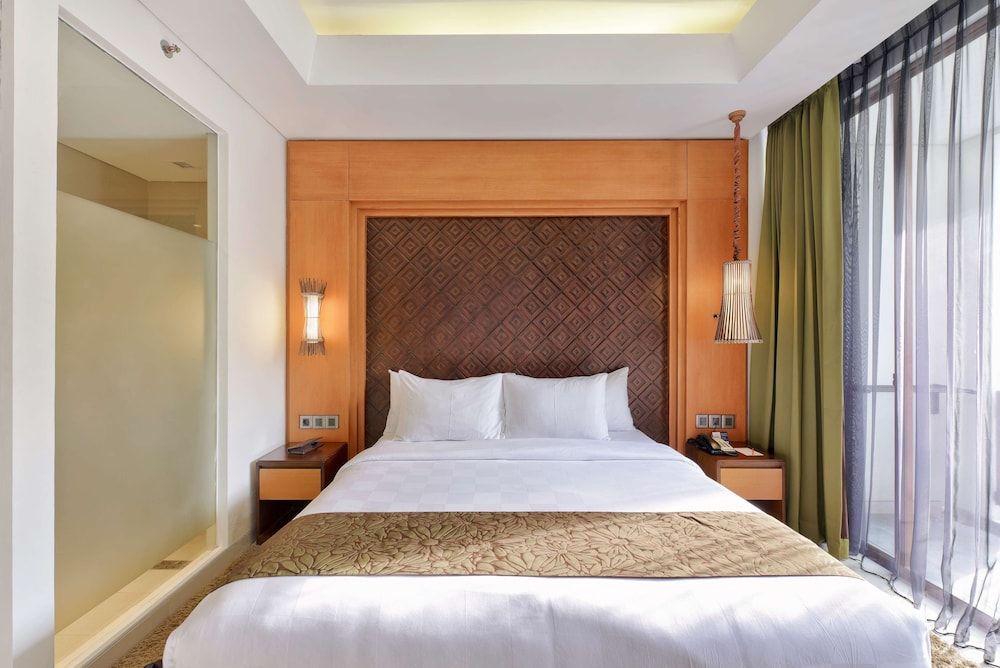 Golden Tulip Jineng Resort Bali Deluxe Room, 1 Queen Bed, City View 2
