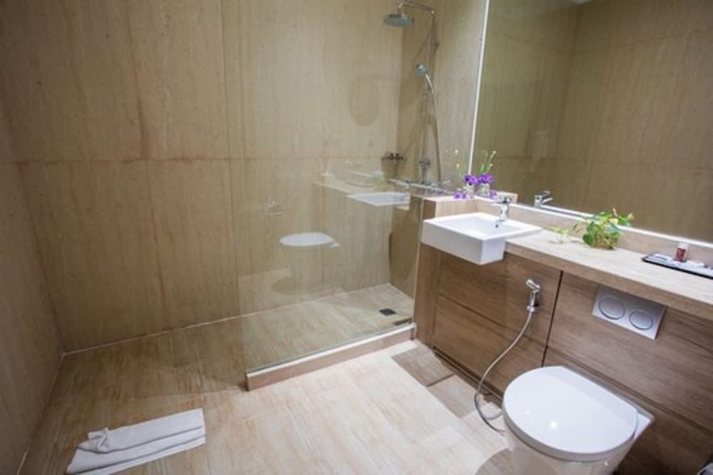 Bigland Hotel & Convention Sentul Family Room 4